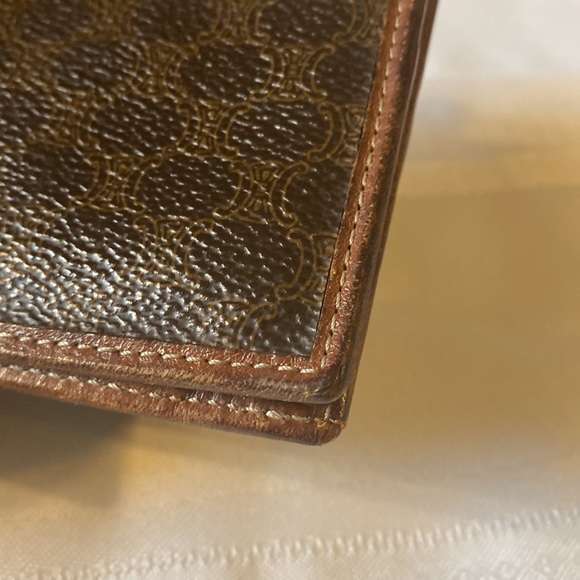 Vintage Celine Wallet color transfer scratches inside minimal rubs - Picture 3 of 14